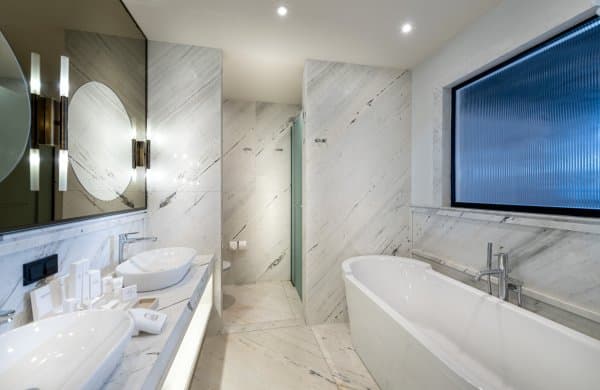 Deluxe Beachfront Room 3