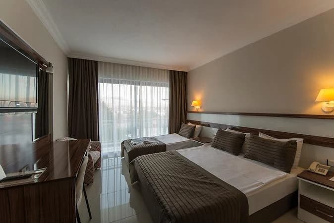 Deluxe Kara Manzaralı Balkonlu Oda 4