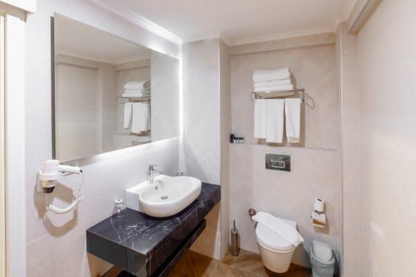 3 Kişilik Deniz Manzaralı Oda 4