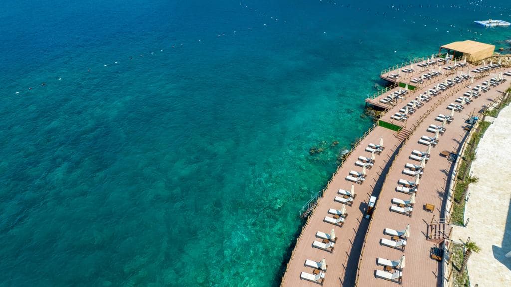 Lures Hotel & Beach Club-resim-2
