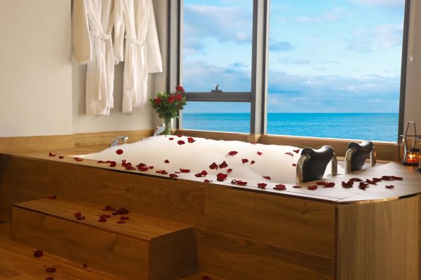 Black Sea Suite With Jacuzzi and Sea View