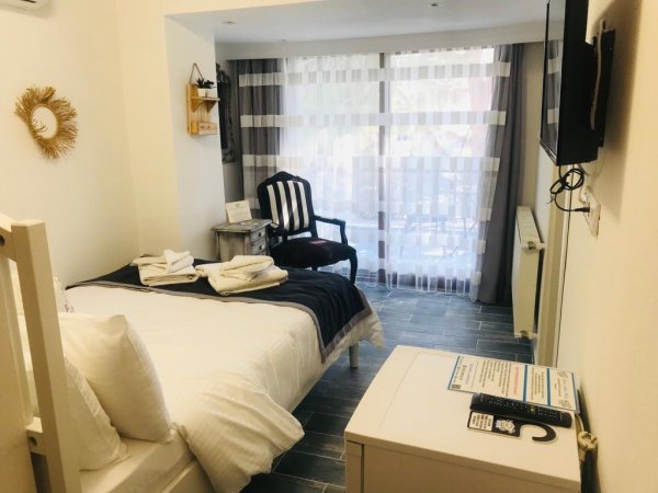 1.Kat Suite Oda Balkonlu Bahçe Manzaralı (09 nolu)