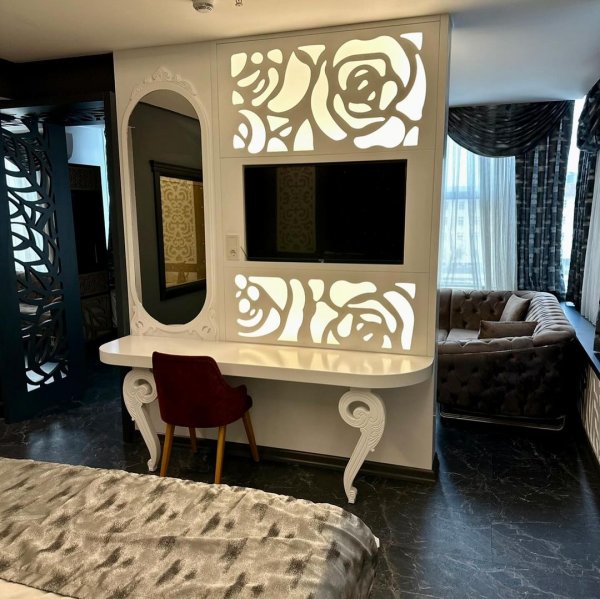 Deluxe Suite	